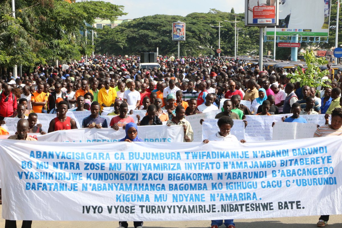Burundi : 100 000 Barundi ont manifesté à Bujumbura contre Mzee MUSEVENI ( Photo : INTUMWA 2018 )