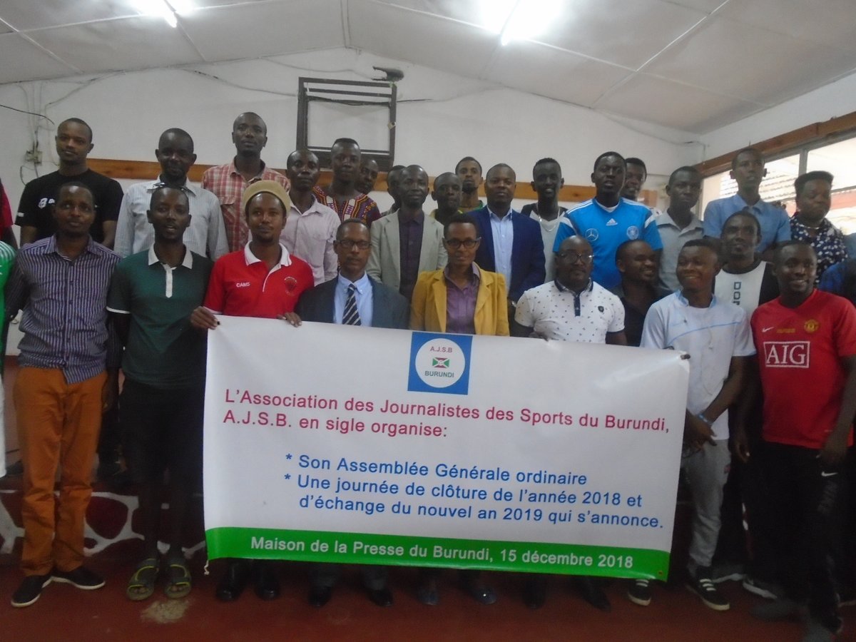 Burundi : L'AJSB décerne des certificats d'honneur à 3 journalistes sportifs ( Photo : Journal Burundi Eco 2018 )
