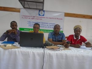 Burundi : L'AJSB décerne des certificats d'honneur à 3 journalistes sportifs ( Photo : Journal Burundi Eco 2018 )