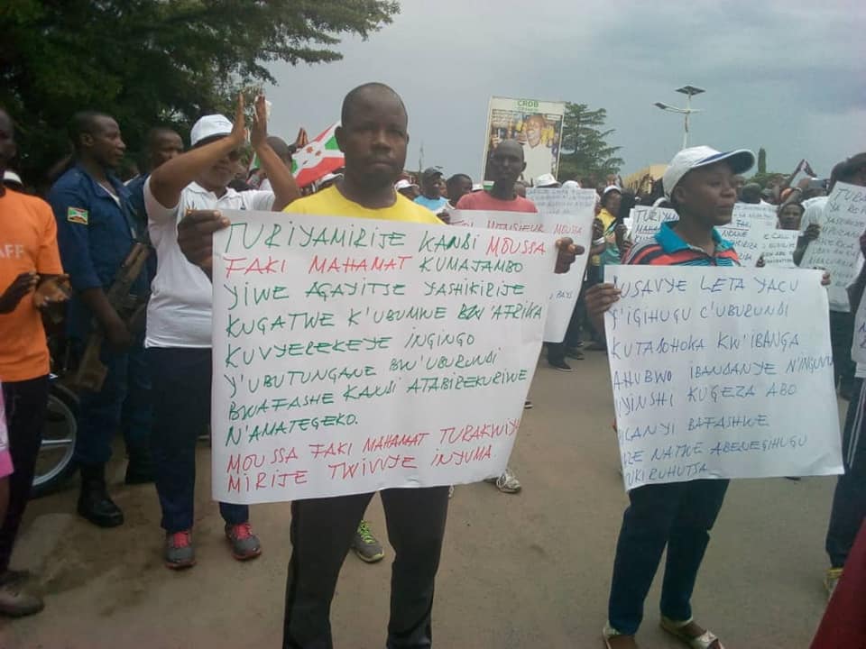 Burundi : BUYOYA / NDADAYE - 500.000 manifestants interpellent M. FAKI MAHAMAT ( Photo : INTUMWA 2018 )