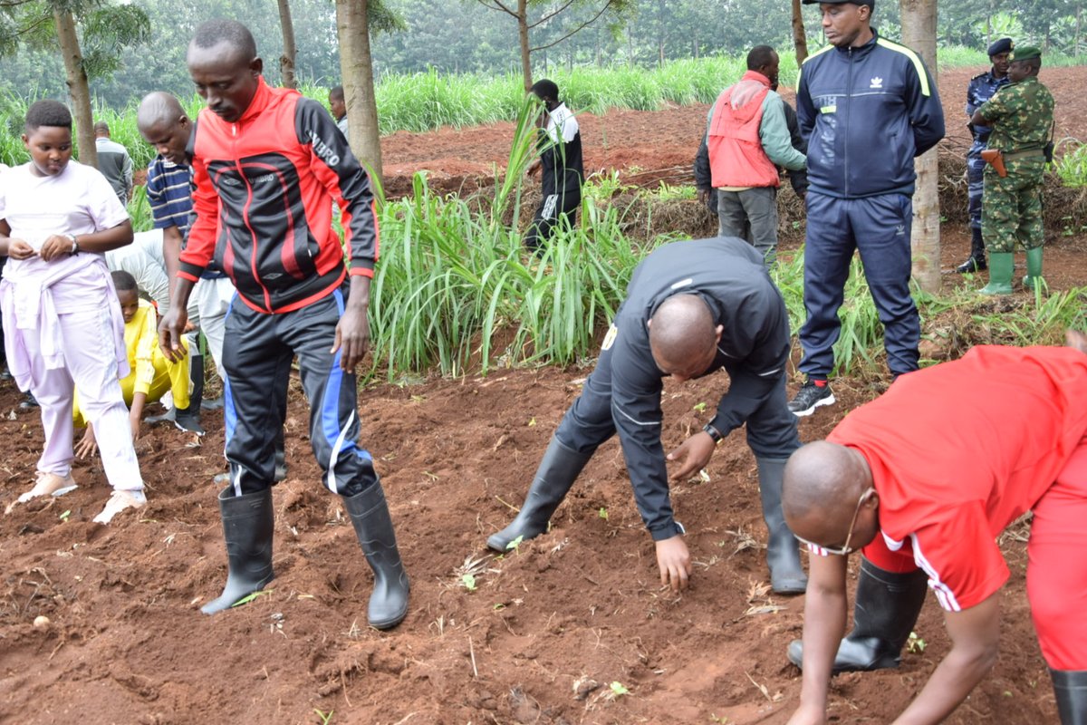 Burundi : Le Chef d'Etat lance la saison culturale B en prière, à l'Ubuntu ( Photo : RTNB.BI  2019 )