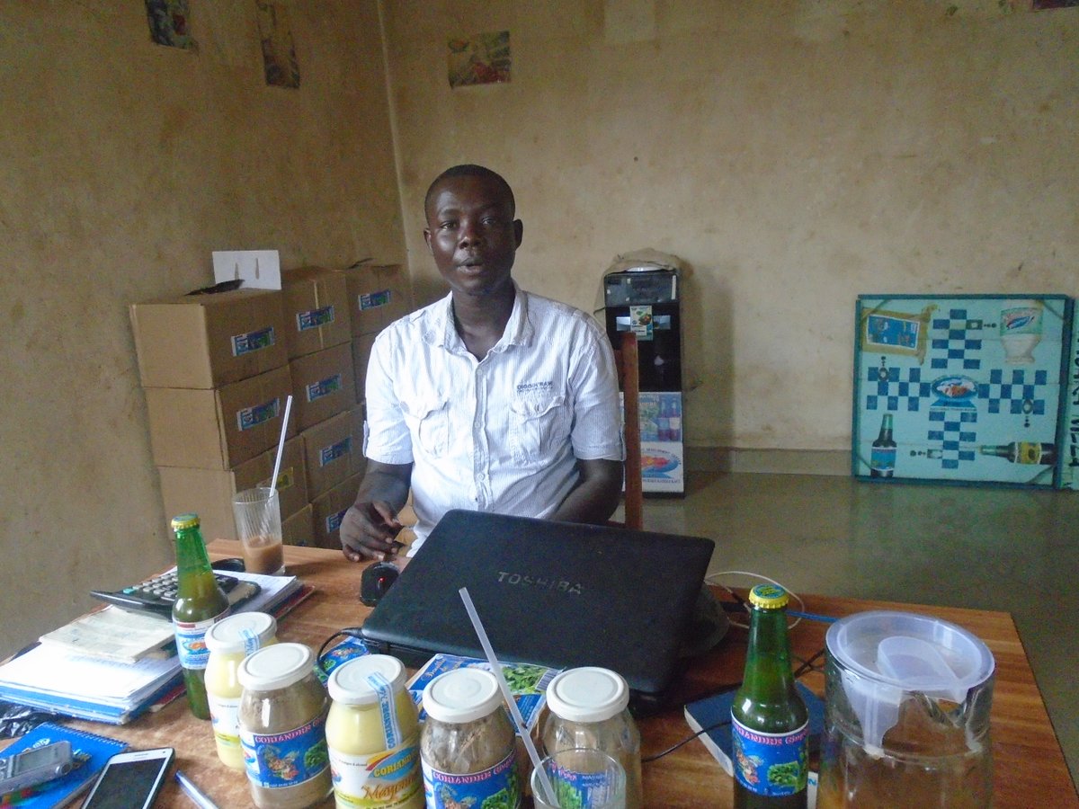 Burundi : L'entrepreneur Papa Coriandre, société BEDC, et ses bouillies ( Photo : journal Burundi Eco 2019 )