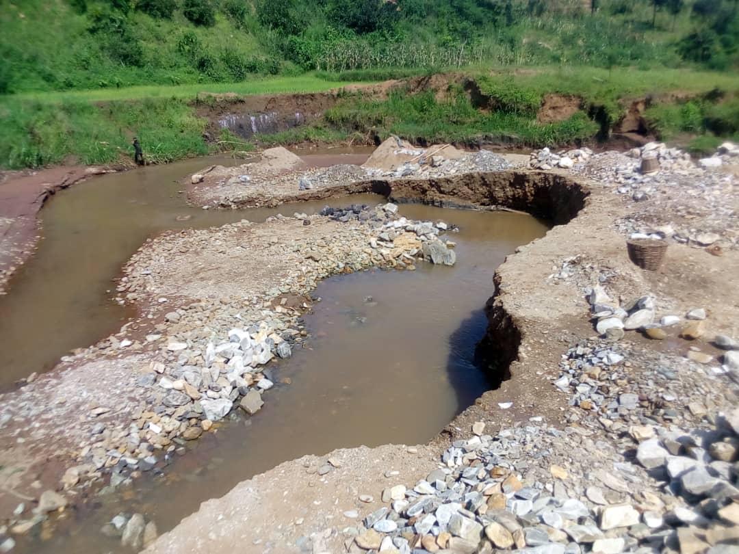 Burundi : La Police stoppe une exploitation illégale de minerais à Gitega ( Photo : Le Renouveau 2019 )