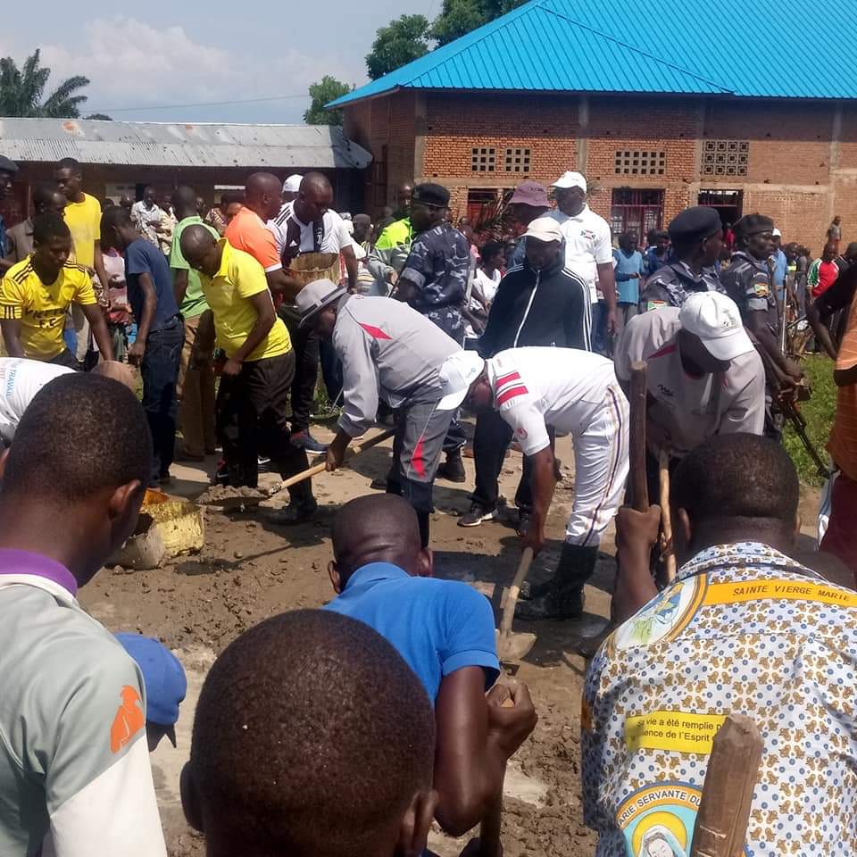 Burundi : TDC – Construction d'une salle au Lycée Gitaza, Rumonge ( Photo : INTUMWA – 2019 )