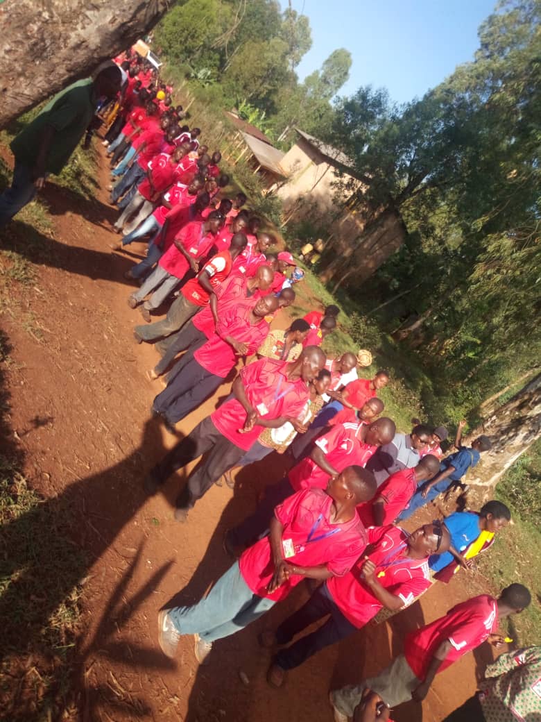 Burundi : Marche des jeunes à Gashoho pour planter 3.000 arbres ( Photo : INTUMWA 2019 )