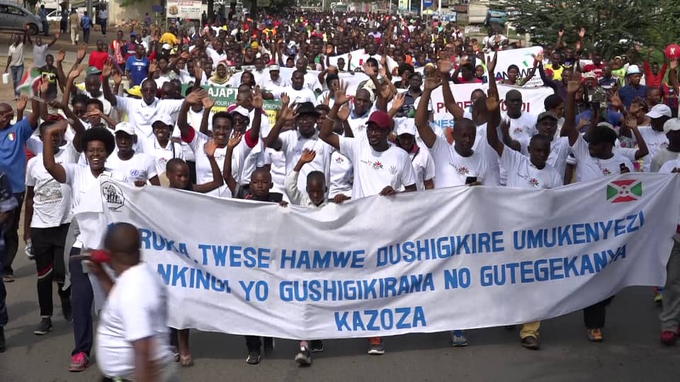 Burundi : Des milliers de jeunes Barundi défile pour la Women Day 2019 ( Photo : Umuringa Magazine, Intumwa Burundi, RTNB.BI 2019 )
