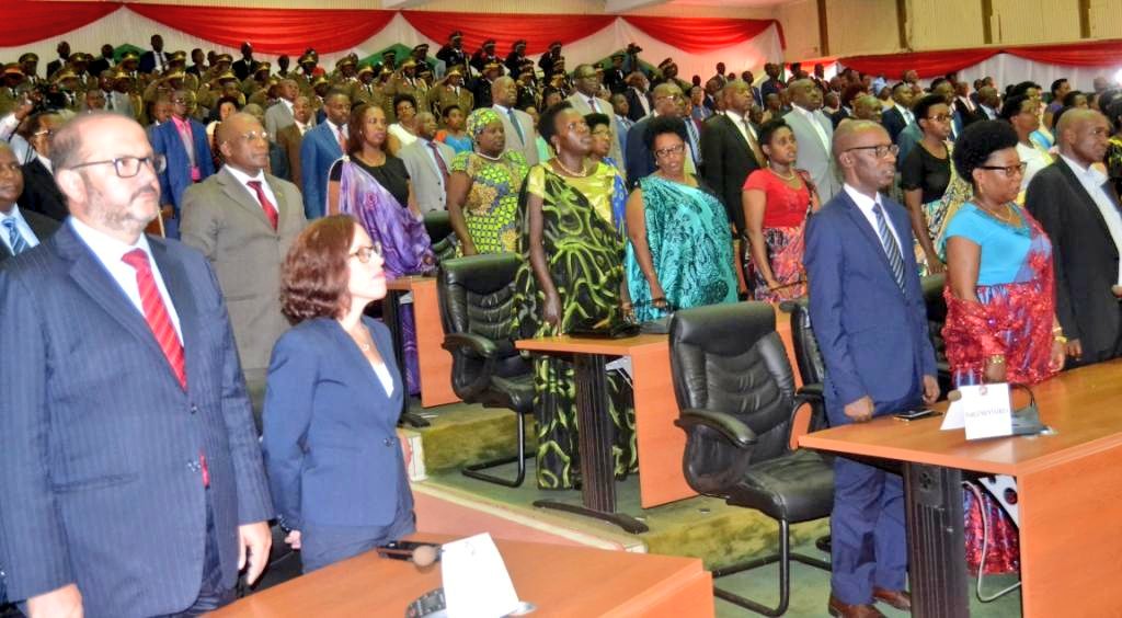 Burundi : Prestation de serment des 5 nouveaux membres de la CNIDH ( Photo : Umuringa Magazine, Intumwa Burundi 2019 )