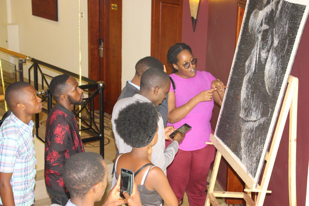 Burundi : L'artiste-peintre NDAYIHEKE est coach au Light Award 2019 (   Photo : @JimbereMag  2019 ) 
