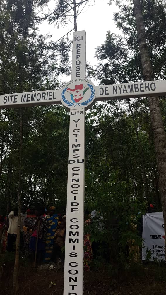 Burundi : Génocide-Régicide HUTU 1972 - La réinstauration de l'UBUNTU, comme outil d'aide à la Résilience ( Photo : Collectif des Survivants et Victimes du Génocide contre les Hutu en 1972 au Burundi , Cubahiro Pacique 2019 )