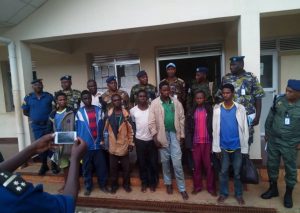 Burundi :  7 criminels rwandais provenant de Nyungwe remis au Rwanda  ( Photo : Police Nationale du Burundi 2019 )