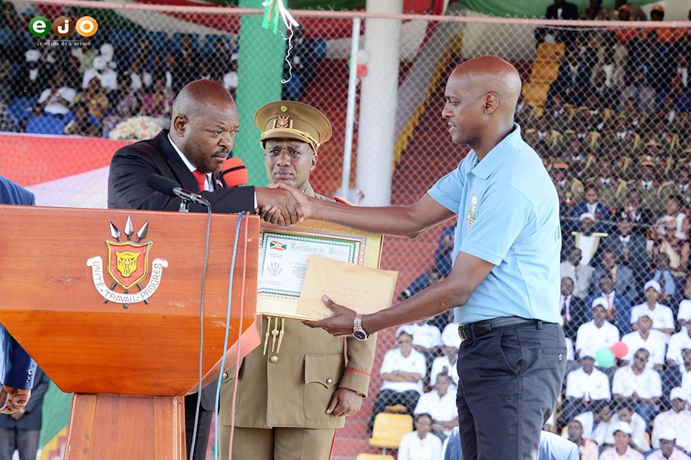Burundi : 1 Mai - Certificat d'honneur au Club Vaso ( Photo : imvahoorg 2019 )