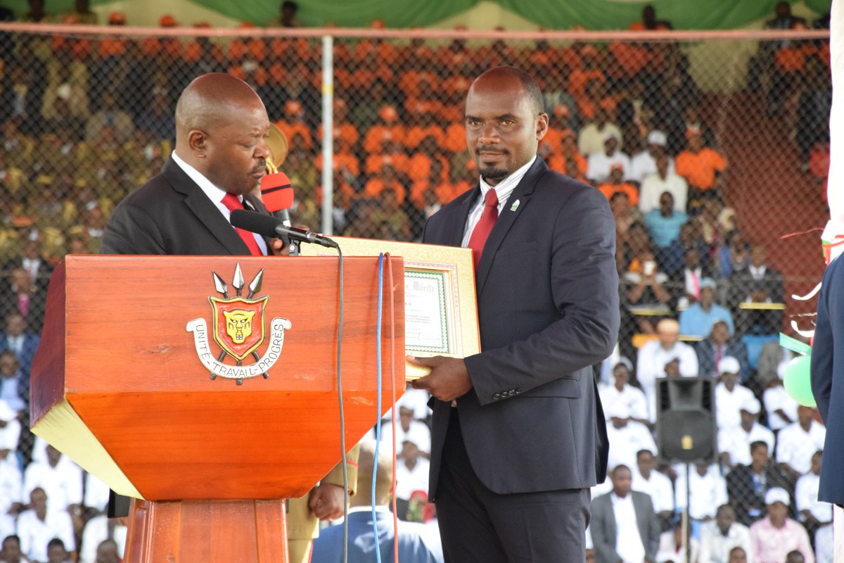 Burundi : 1 Mai - Certificat d'honneur aux judoka MANIRAKIZA et BUTOYI ( Photo : imvaho.org 2019 )