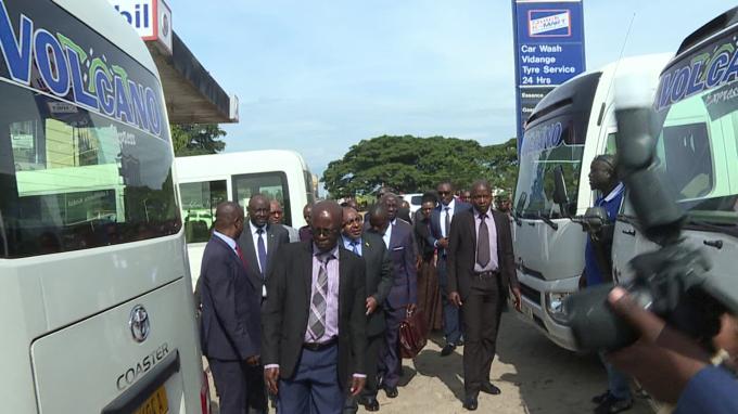 Burundi : Le Vice Président félicite l'agence de transport VOLCANO ( Photo : RTNB.BI  2019 )