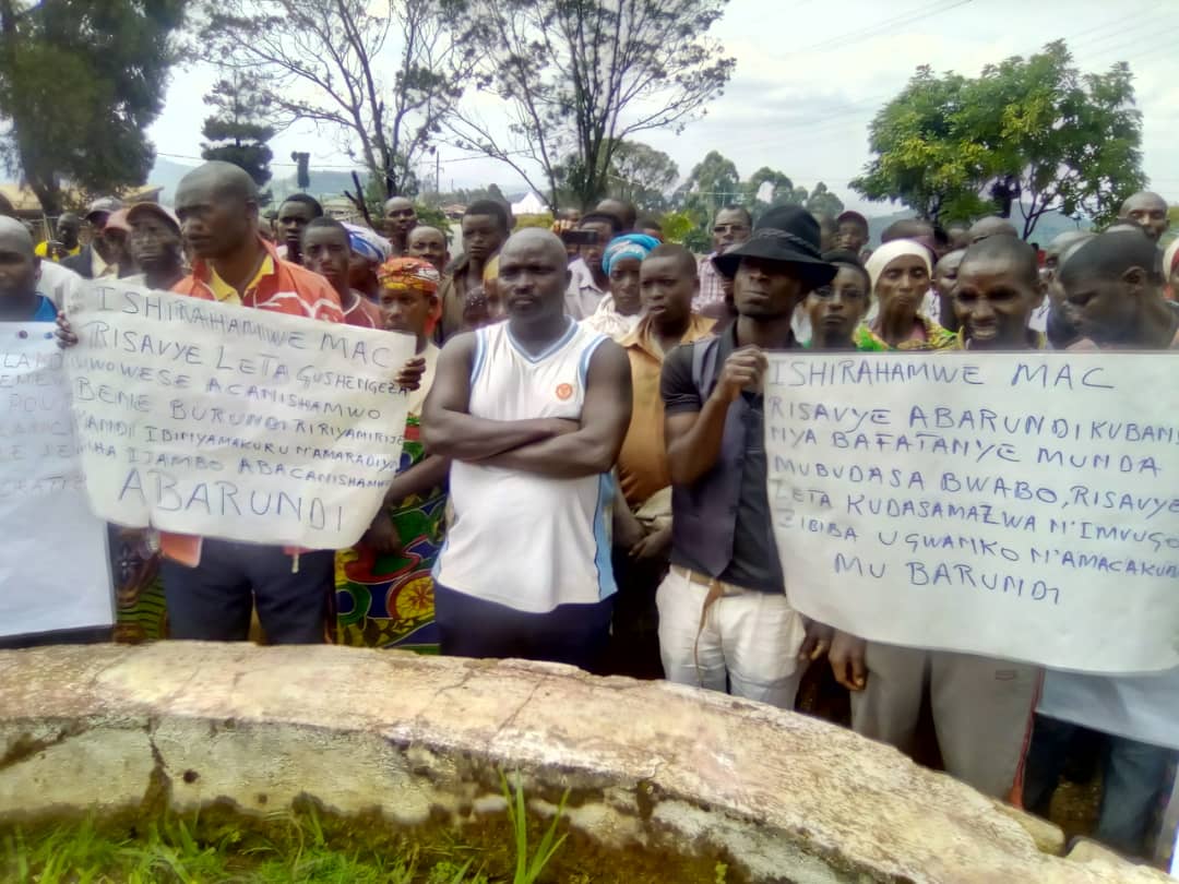 Burundi : Manifestation - 300.000 Barundi contre les média occidentaux ( Photo : EJOHEZANEWS, IMWAHO, ABP, RTNB.BI, AJAPAFRICAINE )