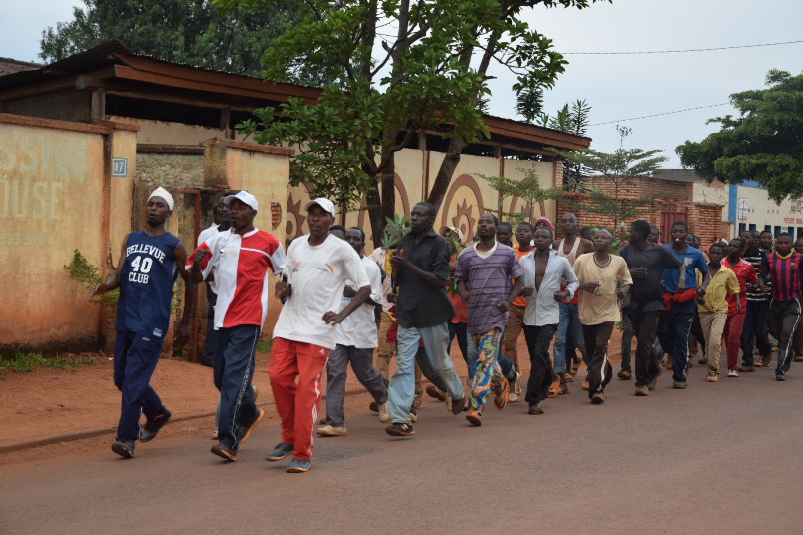 Burundi : Manifestation - 300.000 Barundi contre les média occidentaux ( Photo : EJOHEZANEWS, IMWAHO, ABP, RTNB.BI, AJAPAFRICAINE )