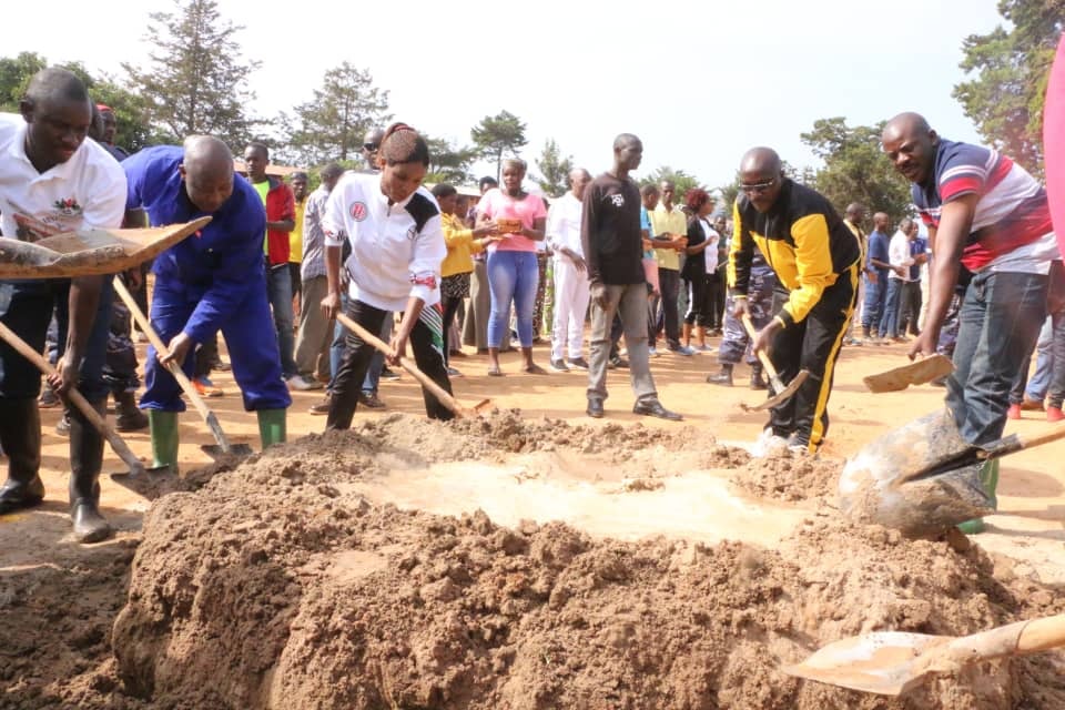 Burundi :TDC -Construction de l'extension du Lycée communal Cankuzo ( Photo : INTUMWA 2019 )