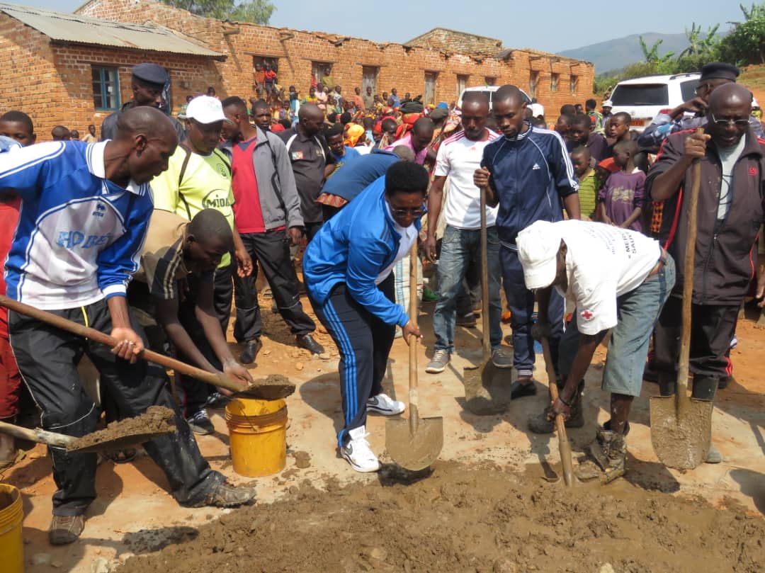 Burundi : TDC – Construire et paver des classe de l’ ECOFO Ruvuno ( Photo : RTNB.BI  2019 )