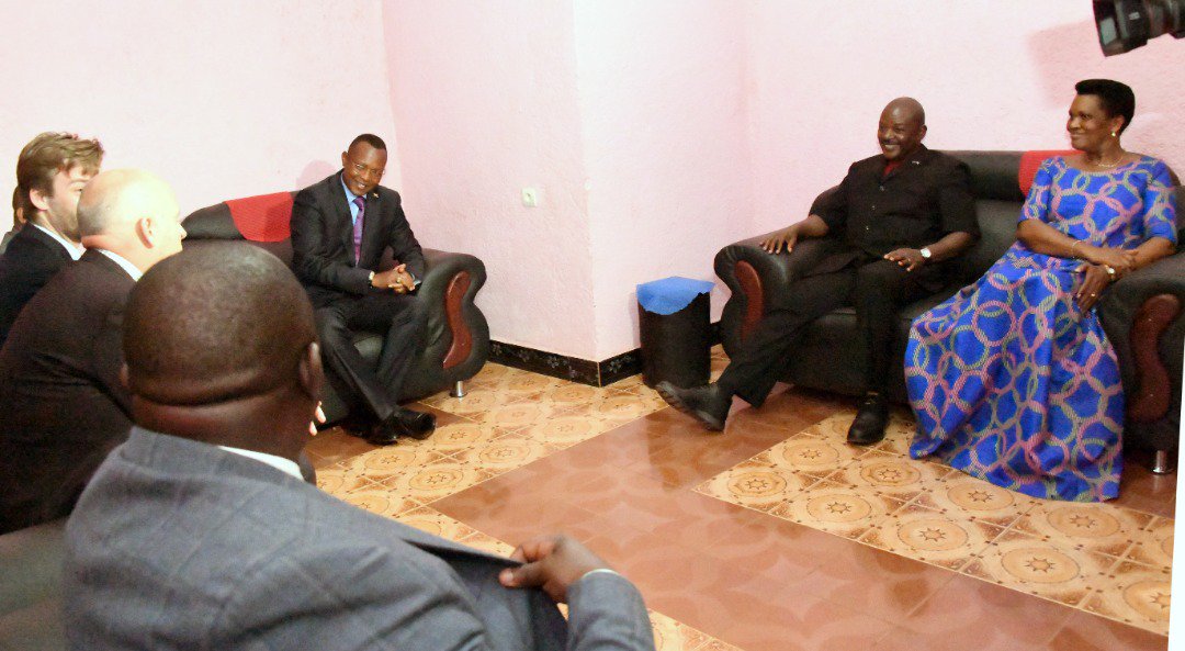 Rencontre détendue avec S.E. le Président NKURUNZIZA et son épouse   -   Burundi : Bujumbura et Mont-Saint-Hilaire au Quebec vont jumeler  ( Photo : Presidence 2019 )