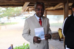 Burundi : MBONERANE Albert parle de son livre -Conseil du Lac Tanganyika- ( Photo : Burundi Eco 2019 )