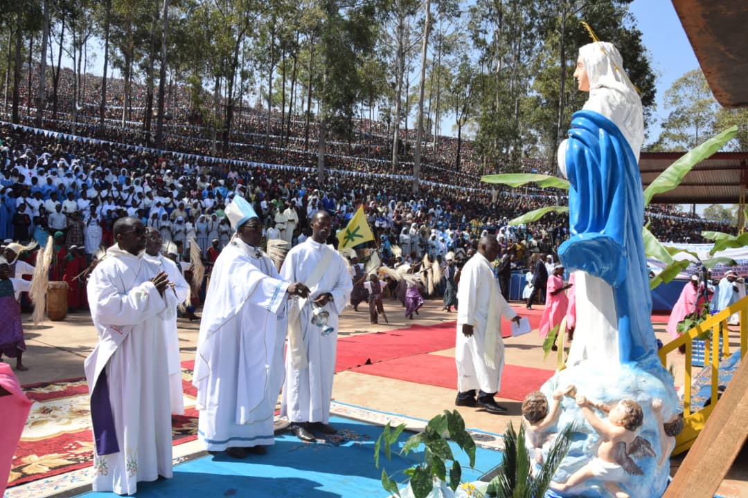 Burundi : Près de 100.000 Barundi à Mugera pour fêter l'Assomption ( Photo : Assemblee.bi, Province Gitega , RTNB.BI, Burunga‏ @BurungaNews Imvaho.org 2019 )