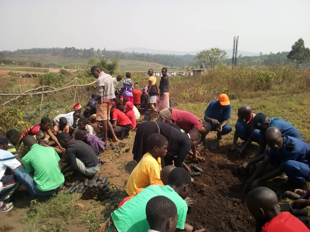 Burundi : La Police aide à l'encadrement de la jeunesse en vacances ( Photo : PNB.BI  2019 )