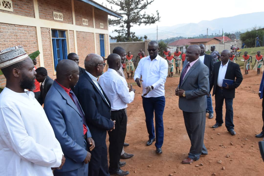 Burundi : Le Président du Sénat, en congé, a visité 67 sur les 119 communes ( Photo : Senat.bi  2019)