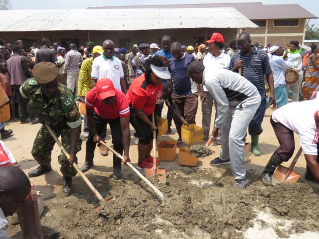 Burundi : TDC – Construction de 3 salles de classe de l'ECOFO de Mpanda  ( Photo : Assemblee.bi  2019 )