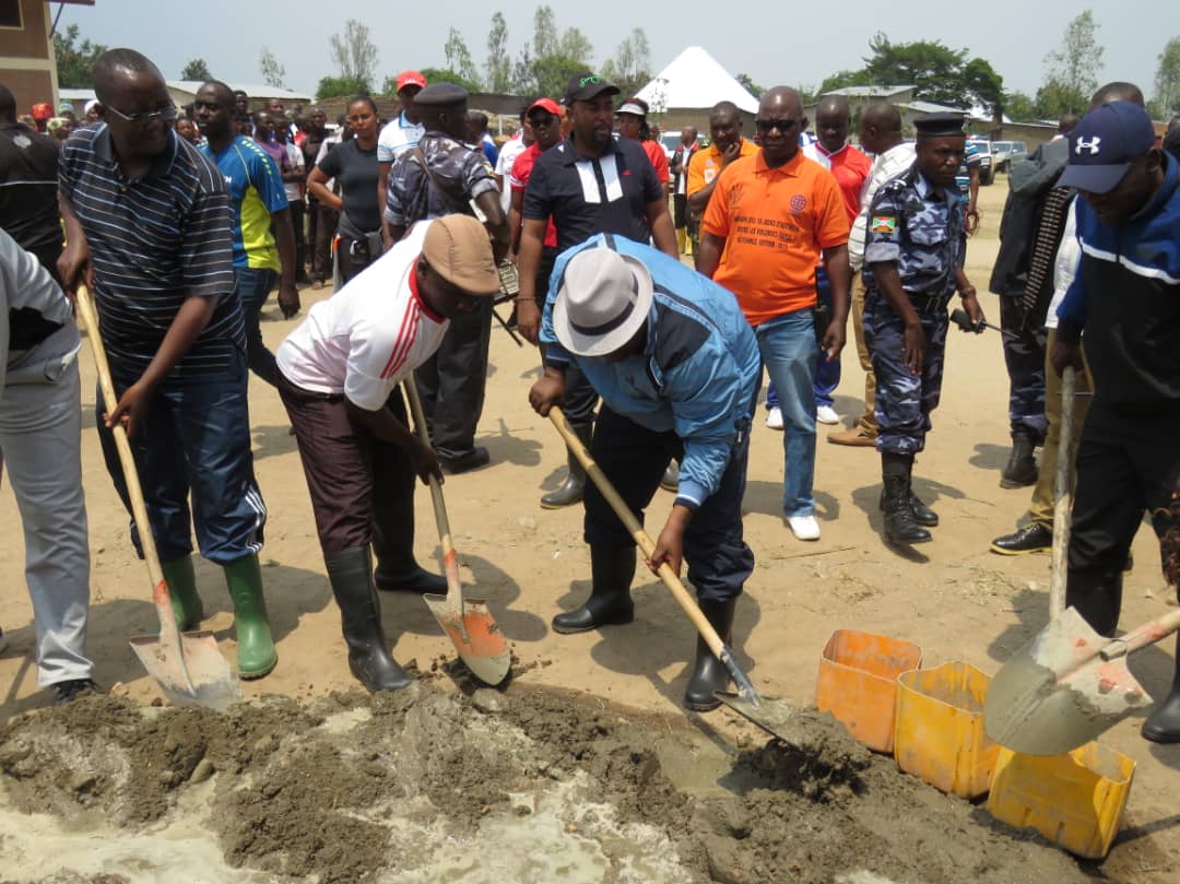Burundi : TDC – Construction de 3 salles de classe de l'ECOFO de Mpanda  ( Photo : Assemblee.bi  2019 )