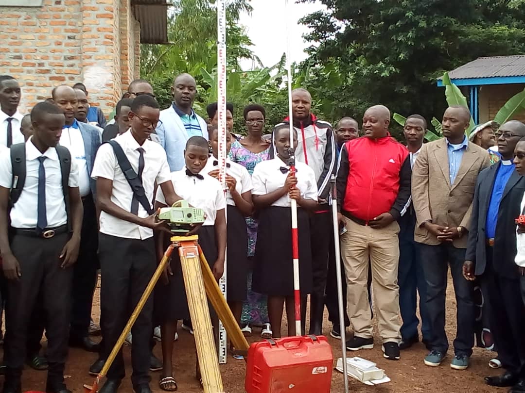 Burundi : L'Etat octroit du matériel à l'ETP de Murama à Kirundo ( Photo : EJOHEZA NEWS 2019 )