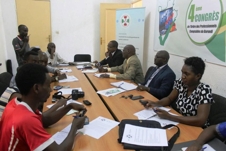 Burundi / Agenda : Du 27-29/11/2019 - 4ème congres national des comptables à Bujumbura   ( photo : UMURINGA MAGAZINE  2019 )