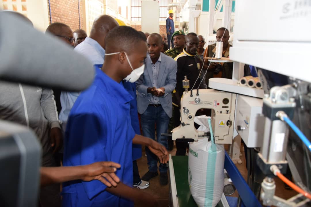 Burundi : Inauguration de l'usine moderne de décorticage de riz à Ngozi ( Photo : RTNB.BI  2019 )