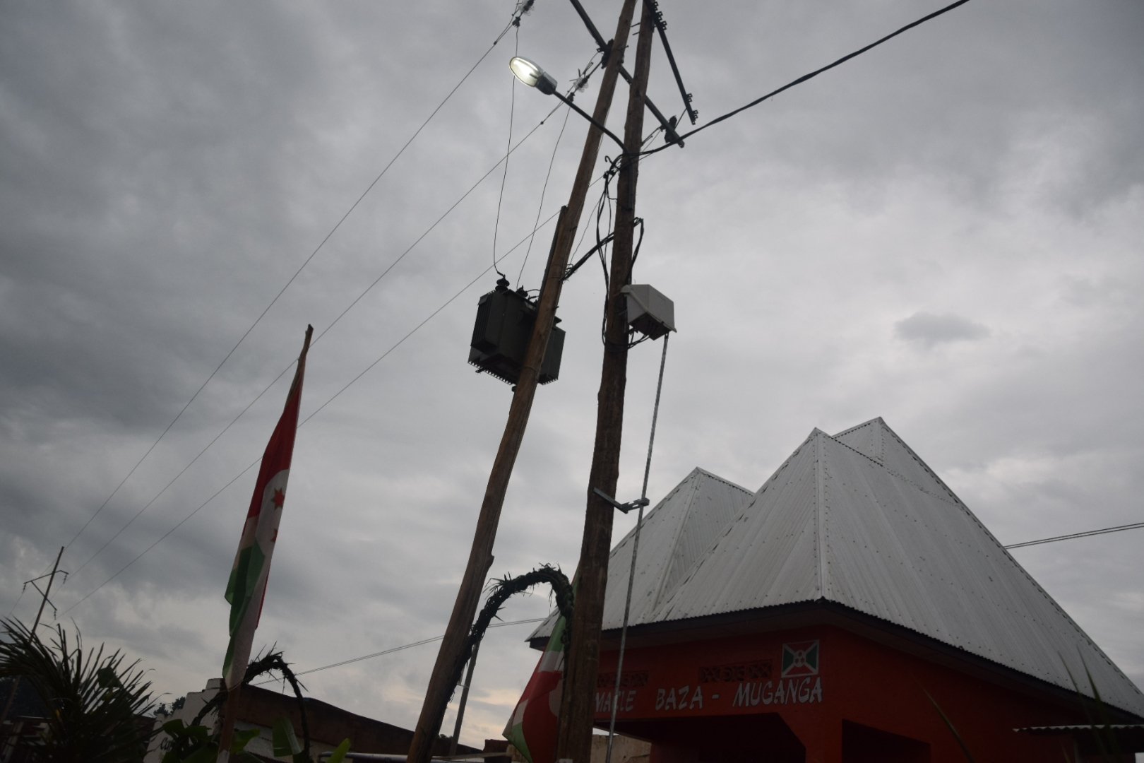 Burundi : Inauguration d'une ligne électrique de 12 km à Muyange, MAKAMBA ( Photo : RTNB.BI  2019 )