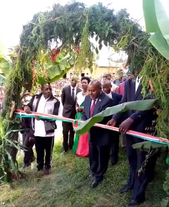 Burundi : Inauguration d'une ligne électrique à Mubarazi, MURAMVYA  ( Photo : 2ème Vice Présidence du Burundi  2019 )