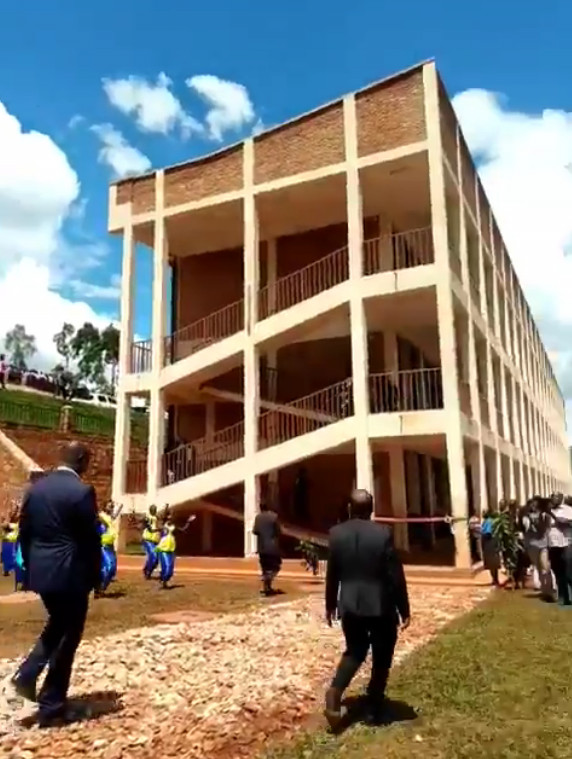 Burundi : Inauguration d'une école à 3 niveaux,le Harvest School de Kiganda   ( Photo : 2ème Vice Présidence du Burundi  2019 )