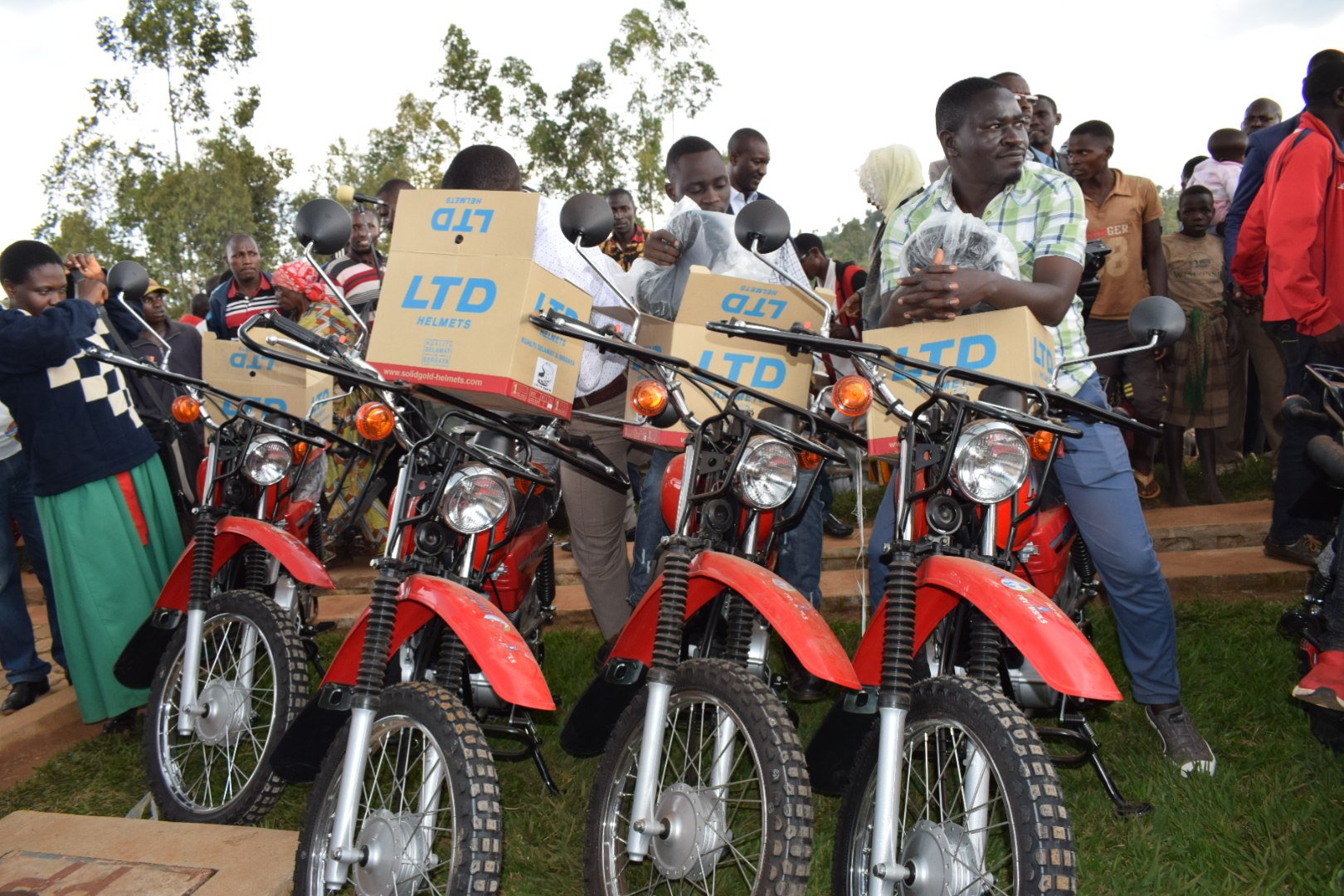 Burundi : Distribution de Kits aux Agents de Santé Communautaire à Kiganda ( Photo : Le Renouveau  2019 )