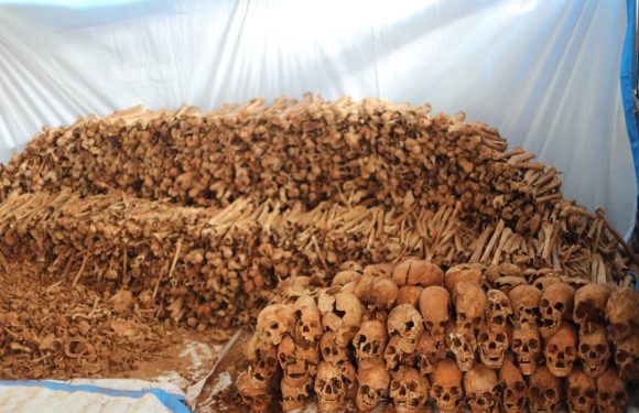 Genocide 1972 : Total de 1.751 restes de corps sortis des 4 fosses de  GITEGA / BURUNDI