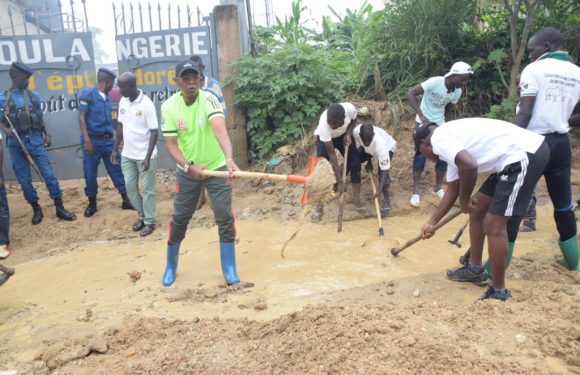Burundi : TDC – Curer le caniveau de l’avenue MUTAGA III / MAIRIE DE BUJUMBURA