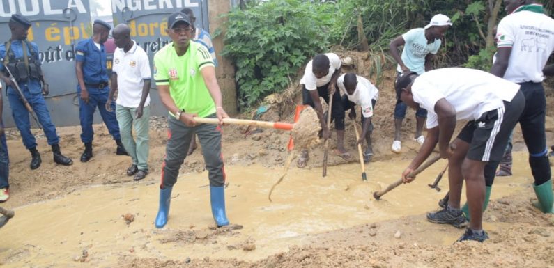 Burundi : TDC – Curer le caniveau de l’avenue MUTAGA III / MAIRIE DE BUJUMBURA