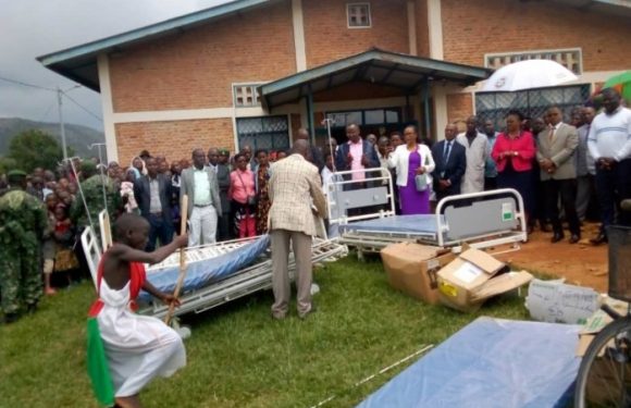 Burundi : La diaspora / DANEMARK offre des équipements médicaux à BURURI