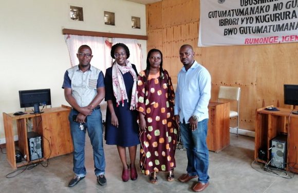 Burundi : Visite du Télécentre Communautaire Polyvalent de RUMONGE