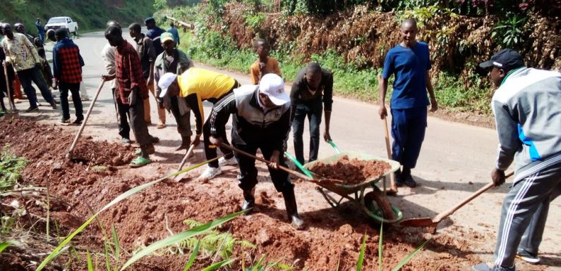 Burundi : TDC – Evacuer les talus de terre sur la route RN1 / KAYANZA