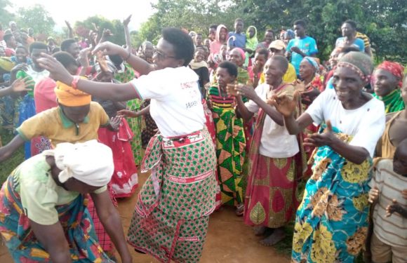 Burundi : Le CNDD-FDD RUYIGI visite le CNDD-FDD en colline GASHURUSHURU