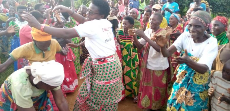 Burundi : Le CNDD-FDD RUYIGI visite le CNDD-FDD en colline GASHURUSHURU