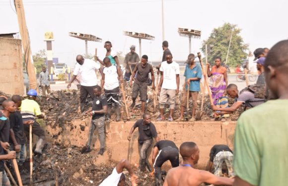 BURUNDI : TDC – Rendre propre une parcelle de MUKAZA / BUJUMBURA MAIRIE