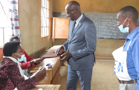 BURUNDI : GASHATSI vote chez lui en colline TEKA, MBUYE / MURAMVYA