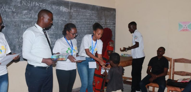 BURUNDI : BOLD GENERATION donne des cahiers à 58 élèves / BUJUMBURA