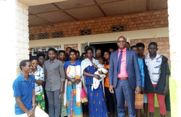 BURUNDI : Un grand nombre des jeunes chômeurs en attente / MURAMVYA