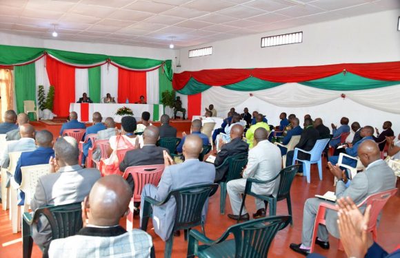 BURUNDI : Le Président rencontre les élus et les administratifs de MAKAMBA
