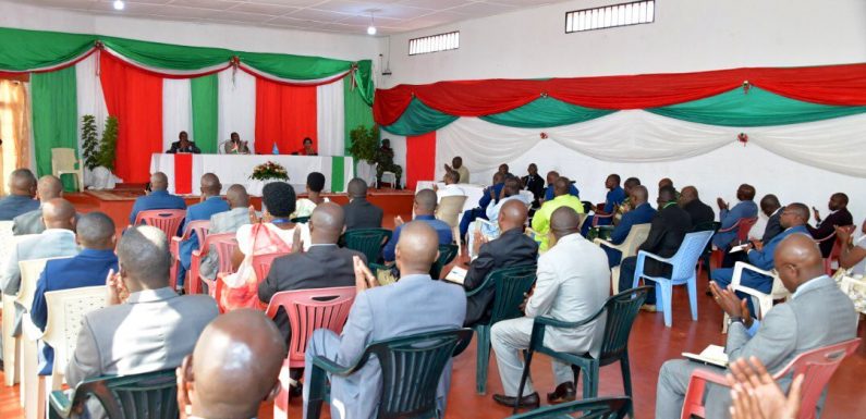 BURUNDI : Le Président rencontre les élus et les administratifs de MAKAMBA