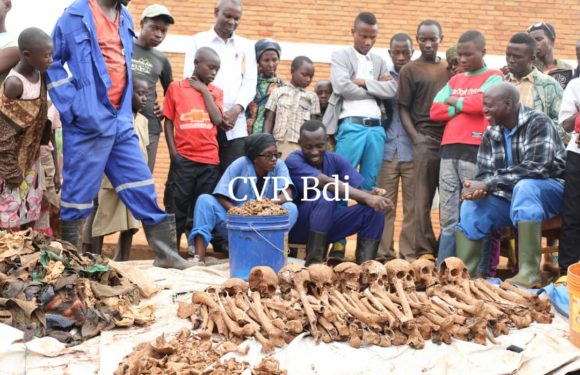 GENOCIDE DE 1972 CONTRE LES HUTU DU BURUNDI : Fosses communes de GITABA / MAKAMBA